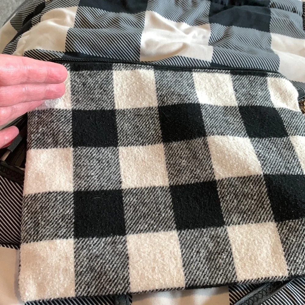 Crossbody - Picture 3 of 3